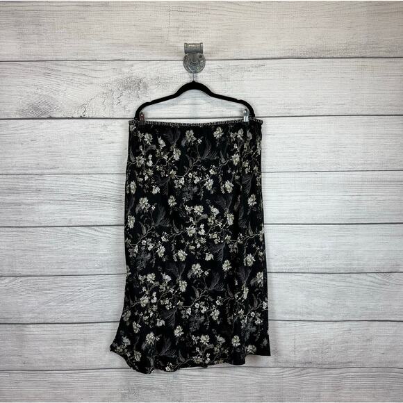 Max Studio Plus Size Bias Black Satin Floral Midi Skirt Size 3X - Picture 6 of 6